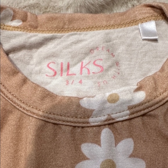 Silks size 3/4 Floral Pajama Set in Tan and White.  Great condition - Picture 4 of 4